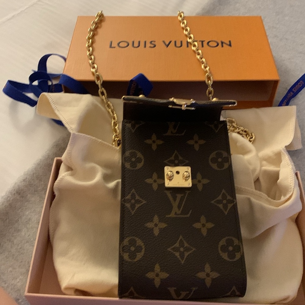 Rare Louis Vuitton monogram authentic new collection small purse w/golden chain
